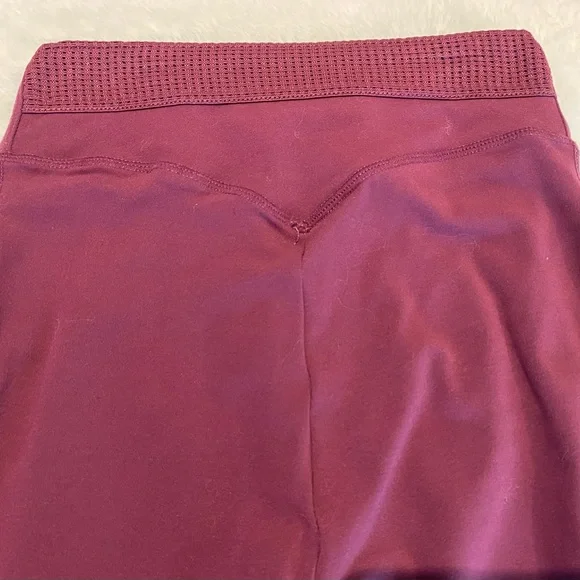 Gymshark Geo Mesh Leggings--Size SMALL- Wine - Picture 6 of 6